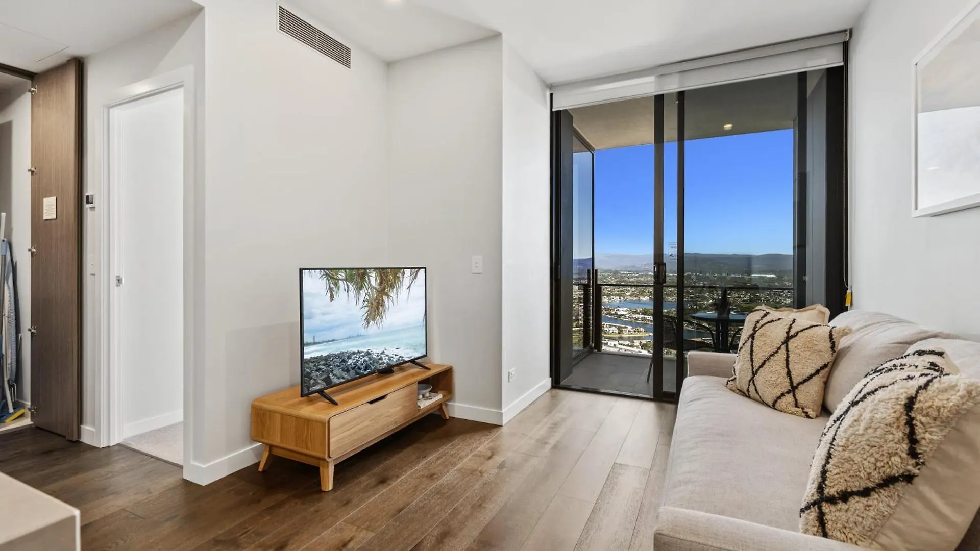 Modern 1 Bedroom Unit At The Casino - No Parking - Q Stay Голд-Кост 0*,  Австралия
